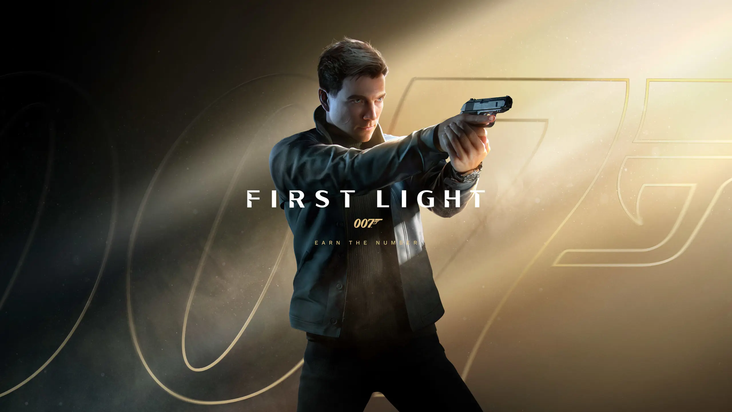 007 First Light görselinde, genç James Bond karakteri sisli ve dramatik bir arka plan önünde silahını ileri doğru doğrultuyor. Görselin merkezinde “FIRST LIGHT” yazısı ve 007 logosu yer alırken, sağ tarafta büyük ve silik 007 sembolü dikkat çekiyor. 