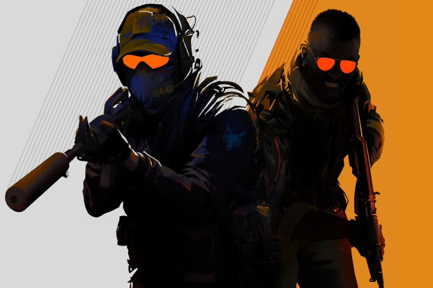 Gri ve turuncu arka plan önünde sırt sırta duran iki silahlı karakter; biri gece operasyon kıyafetli, susturuculu tüfek taşıyor, diğeri turuncu camlı gözlüğüyle saldırı tüfeği tutuyor. Görsel, rekabetçi FPS atmosferini anlatıyor.